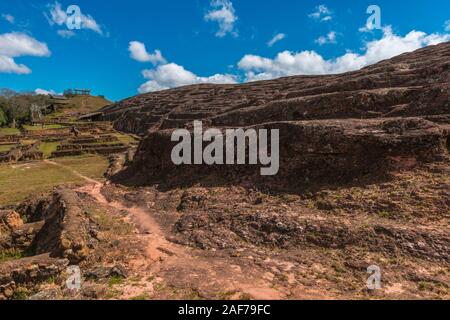 La Roccia, scavi del sito storico di El Fuerte, Patrimonio Mondiale dell Unesco, Samaipata, Dipartimento di Santa Cruz, Bolivia, America Latina Foto Stock