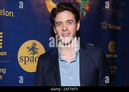 Quarto spazio annuale su Ryder fattoria in città gala tenutosi a Caldwell fabbrica. Dotato di: Ashley Zukerman dove: New York New York, Stati Uniti quando: 12 Nov 2019 Credit: Giuseppe Marzullo/WENN.com Foto Stock