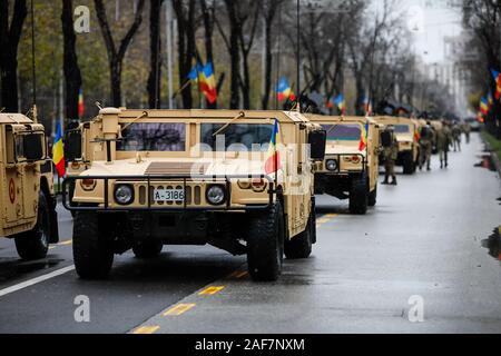 Bucarest, Romania - 01 dicembre, 2019: Esercito rumeno elevata mobilità multiuso di veicolo su ruote (HMMWV, Humvee colloquiale) presso il rumeno National D Foto Stock