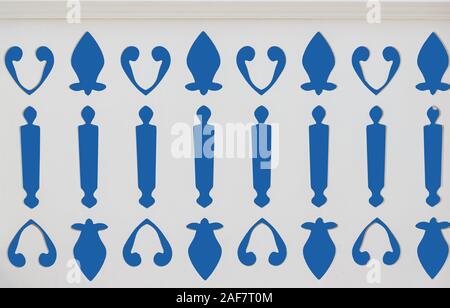 Fatto a mano recinzione turco decor isolato su blu Foto Stock