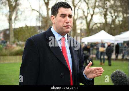 Richard Burgon. Ombra del Segretario di Stato per la giustizia. Ombra Lord Cancelliere e manodopera MP per Leeds East.Ha parlato ai media il giorno dopo le elezioni generali. College Green, la Casa del Parlamento, il London. Regno Unito Foto Stock