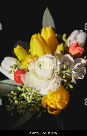 Bouquet nozze con rose e tulipani Foto Stock