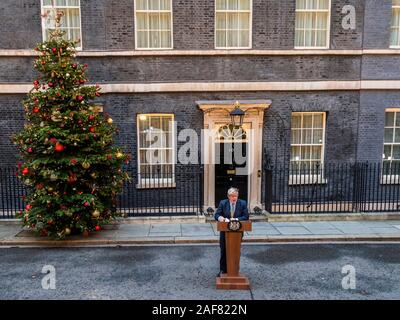 A Downing Street, Londra, Regno Unito. 13 dic 2019. Boris Johnson dà un discorso sul suo ritorno a Downing Street dopo un incontro con la regina e vincere le elezioni generali. Credito: Guy Bell/Alamy Live News Foto Stock