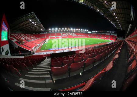 10 dicembre 2019, Bet365 Stadium, Stoke-on-Trent, Inghilterra; Sky scommessa campionato, Stoke City v il centro di Luton : Vista interna del Bet365 stadium avanti spegnere il credito di gioco: Conor Molloy/news immagini Foto Stock