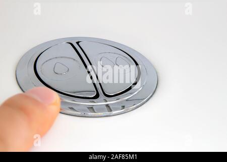 Home Il risparmio di energia ad alta efficienza servizi igienici, basso flusso wc. Bassa superiore a filo, risparmio di acqua e di energia efficiente Foto Stock