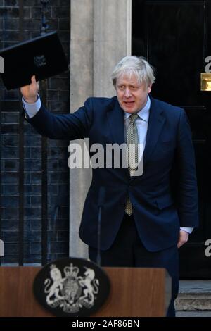 10 Downing Street, Londra, Regno Unito. 13 dic 2019. Il primo ministro Boris Johnson a N10 a Downing Street dopo aver vinto elezioni generali britanniche Londra, Regno Unito. Xiii Dec, 2019. Credito: Nils Jorgensen/Alamy Live News Foto Stock