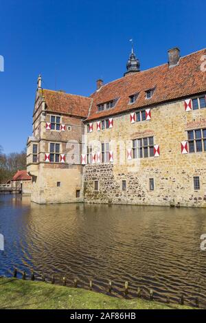 Burg Vischering circondato da acqua in Ludinghausen, Germania Foto Stock