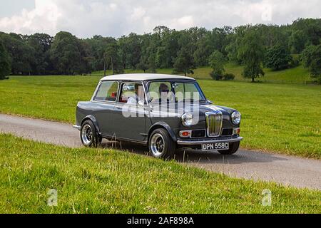 Riley Elf grigia anni '1965 60 e '60; auto classiche, storici, cari, vecchi tempi, veterano d'epoca restaurati da collezione, veicoli storici di un tempo che arrivano per l'evento automobilistico storico Mark Woodward a Leighton Hall, Carnforth, Regno Unito Foto Stock