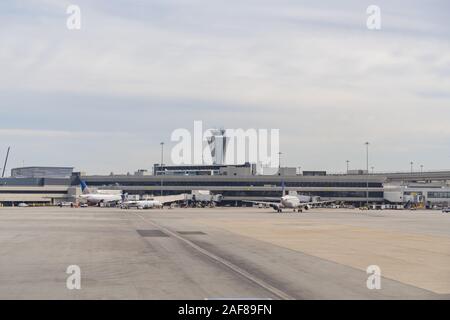 San Francisco, Ott 17: aereo in atterraggio a San Francsico Aeroporto Internazionale il Ott 17, 2019 a San Francisco Foto Stock