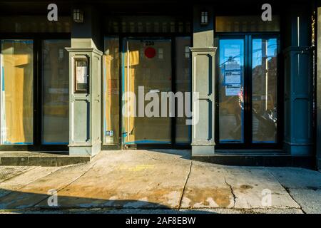 Storefront vacante nel quartiere di Chelsea di New York lunedì 3 dicembre 2019 ( © Richard B. Levine) Foto Stock