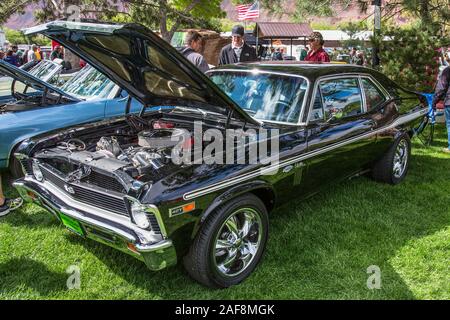 Una restaurata e modificata 1969 Yenko/SC Chevy Nova SS Super Sport in aprile azione Moab Car Show in Moab Utah. Foto Stock