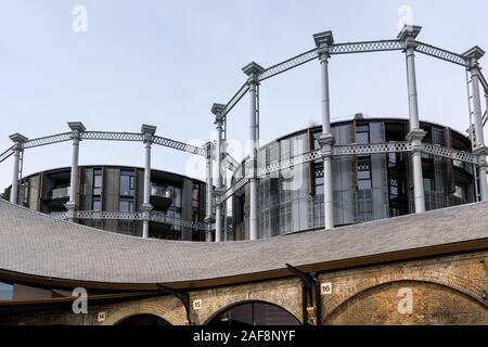 Gocce di carbone cantiere retail development vicino a King's Cross, ex edifici vittoriani e Gasholders sviluppo residenziale in Londra, Regno Unito Foto Stock