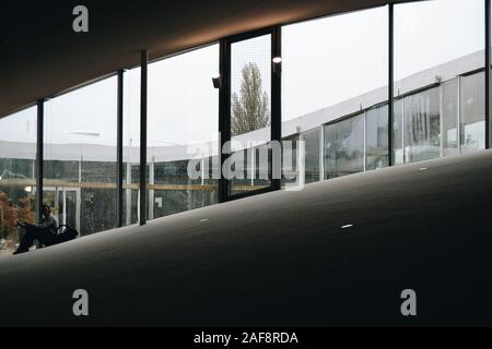 Losanna Vaud / Svizzera - 11 04 2013: all'interno del Rolex Learning Center Foto Stock