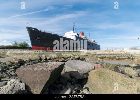 Llanerchy y Mor dock mostra il Duca di Lancaster nave vicino a Mostyn Holywell sul fiume Dee Estuary North East Wales coast Foto Stock