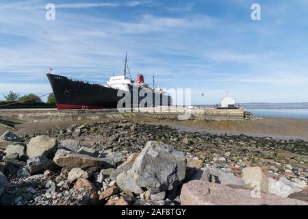 Llanerchy y Mor dock mostra il Duca di Lancaster nave vicino a Mostyn Holywell sul fiume Dee Estuary North East Wales coast Foto Stock