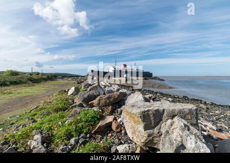 Llanerchy y Mor dock mostra il Duca di Lancaster nave vicino a Mostyn Holywell sul fiume Dee Estuary North East Wales coast Foto Stock