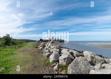 Llanerchy y Mor dock mostra il Duca di Lancaster nave vicino a Mostyn Holywell sul fiume Dee Estuary North East Wales coast Foto Stock