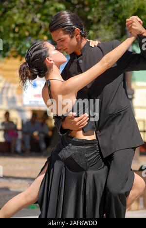 Tango street dancer durante le loro prestazioni in Buenos Aires, Argentina Foto Stock