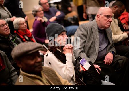 Hannibal Lokumbe onora il dottor Kim Phoec durante un concerto che include la composizione LokumbeÕs figli del fuoco, a Philadelphia Cattedra episcopale Foto Stock