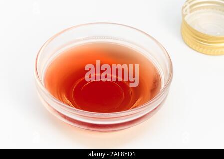 Aceto di vino rosso in una ciotola Foto Stock