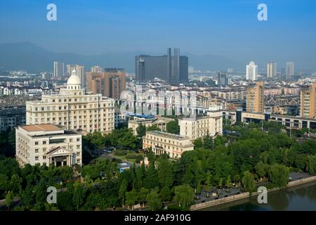 Ding Junhui's home città di Yixing, famoso per la sua argilla e ceramica, Jiangsu, Cina Foto Stock