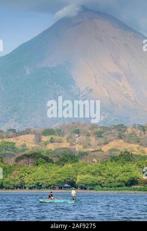 Vista di Concepcion del vulcano e il litorale di Ometepe isola nel Lago Nicaragua america centrale Foto Stock