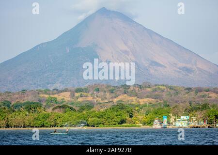 Vista di Concepcion del vulcano e il litorale di Ometepe isola nel Lago Nicaragua america centrale Foto Stock