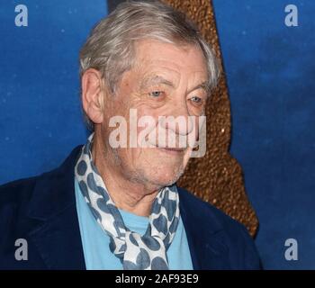 Sir Ian McKellen assiste i gatti photocall del film al Corinthia Hotel di Londra. Foto Stock