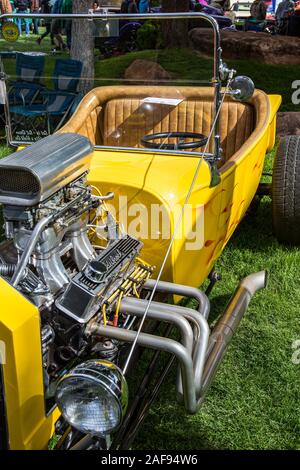 Un 1923 T-benna hot rod costruita su un pesantemente modificato la Ford Modello T del corpo con un motore sovralimentato in Moab aprile azione Car Show in Moab Utah. Foto Stock