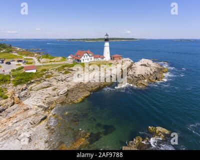 Portland Head Lighthouse vista aerea in estate, Cape Elizabeth, Maine, ME, Stati Uniti d'America. Questo faro, costruito nel 1791, è il più antico faro del Maine. Foto Stock