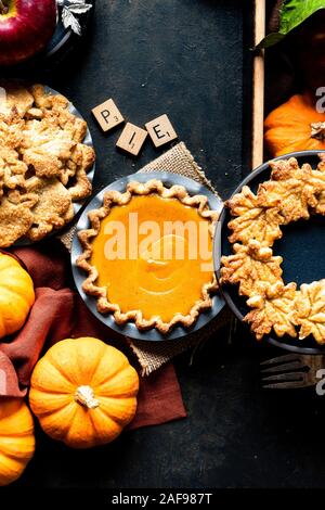 Senza glutine Mini zucca e torte di mele. Foto Stock