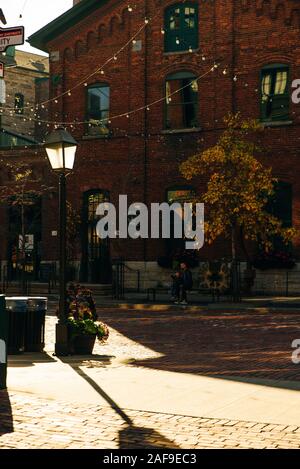 TORONTO, Canada - novembre, 2019 Distillery District Gooderham Ex Distilleria mosto Foto Stock