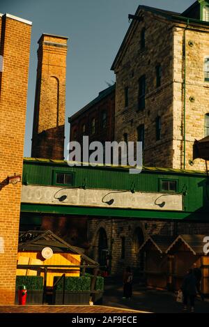 TORONTO, Canada - novembre, 2019 Distillery District Gooderham Ex Distilleria mosto Foto Stock