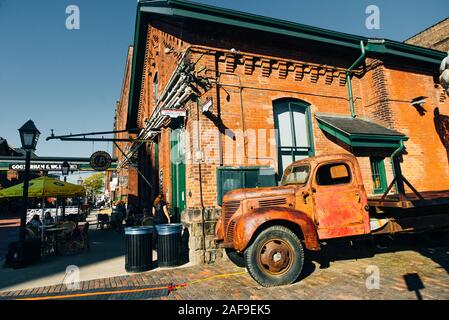 TORONTO, Canada - novembre, 2019 Distillery District Gooderham Ex Distilleria mosto Foto Stock