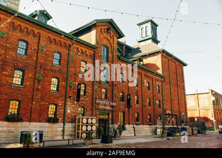 TORONTO, Canada - novembre, 2019 Distillery District Gooderham Ex Distilleria mosto Foto Stock