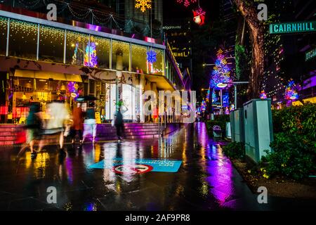 Singapore - 2 dic. 2019: belle luci di Natale decorazione presso Cairnhill Road e Orchard Road Junction, Singapore. Foto Stock