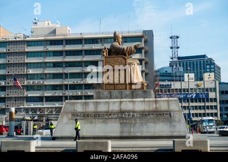 Seoul, Corea del Sud - Novembre 27th, 2019: la statua del Re Sejong dedicata al XV secolo Korean monarch. Foto Stock