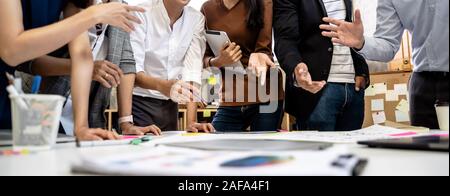 La gente di affari riunione del team in ufficio moderno design idee di pianificazione del concetto Foto Stock