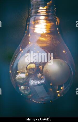 Decorativo design retrò edison lampadina. Addobbi natale realizzata da lampadine. Le lampade a LED in vintage e di stile antico. Per loft e cafe. Foto Stock