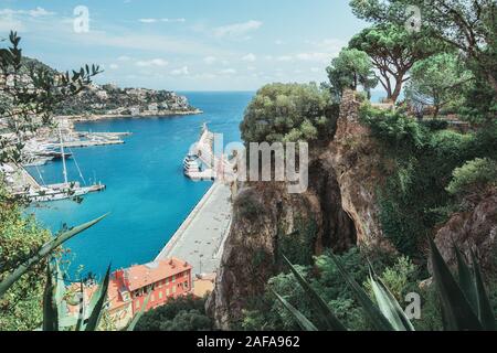 Vista sul porto Lympia a Nizza in Francia visto dalla collina Colline du Château Foto Stock