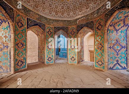 Interior shot del mausoleo ottagonale o Shirin Biqa Aqa in necropoli Shah-i-Zinda, Samarcanda, Uzbekistan in Asia centrale Foto Stock