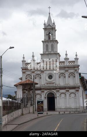 Tutti i Santi " Chiesa di Cuenca è un imponente chiesa in Ecuador. Foto Stock