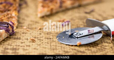 Freschi fette di pizza come dettagliato di close-up shot (messa a fuoco selettiva) Foto Stock