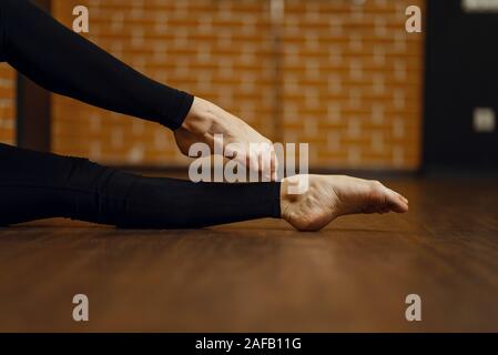 Femmina di danza contemporanea performer gambe Foto Stock