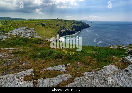 Tintagel Castle rovina nel sud della Cornovaglia legata alla leggenda di Re Artù, National Trust, England, Regno Unito, Gran Bretagna Foto Stock
