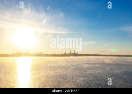 Veduta aerea di Tallinn in inverno dal mare, Tallinn, Estonia Foto Stock