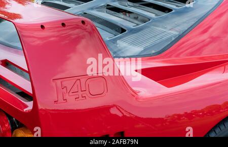 PLYMOUTH, MI/USA - Luglio 28, 2019: primo piano di un 1991 Ferrari F40 ala sul display al Concours d'eleganza d'America car show all'Inn at San Giovanni' Foto Stock