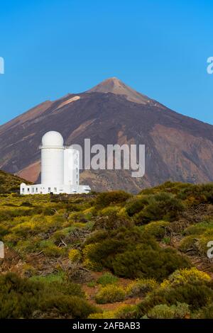 Observatorio del Teide, Sternwarte Teide-Nationalpark im, UNESCO-Weltnaturerbe, hinten der Vulkan Teide, Teide-Nationalpark, Aguamansa, Teneriffa, Kan Foto Stock