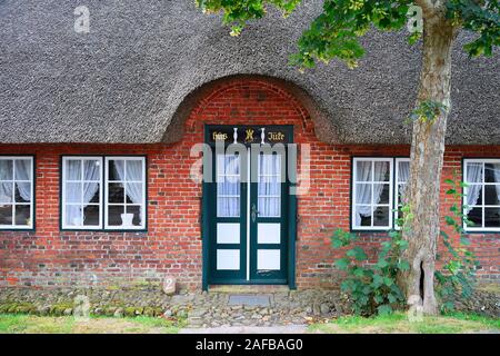 Typischer Eingang in ein altes Friesenhaus, Reetdachhaus, Keitum, Sylt, nordfriesische isole, Nordfriesland, Schleswig-Holstein, Germania Foto Stock