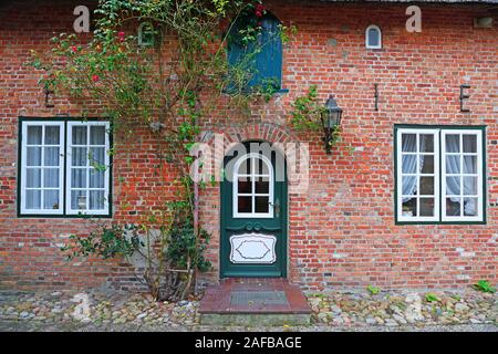 Typischer Eingang in ein altes Friesenhaus, Reetdachhaus, Keitum, Sylt, nordfriesische isole, Nordfriesland, Schleswig-Holstein, Germania Foto Stock